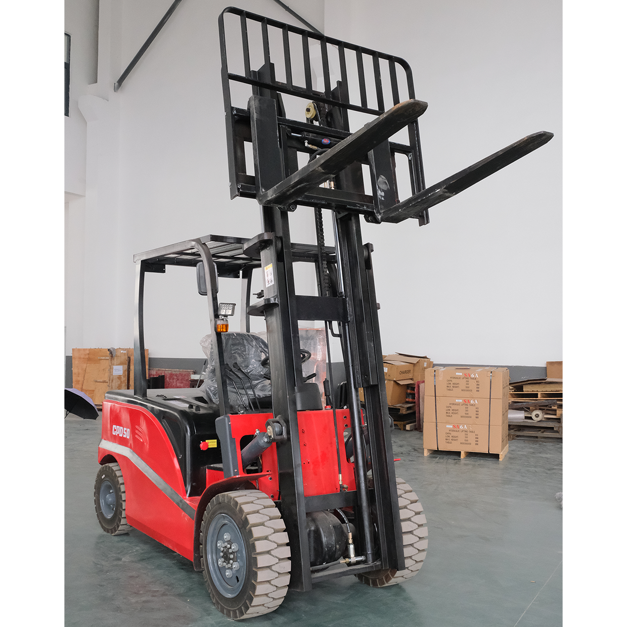 5000kg Four Wheel Electric Forklift Long Battery Life Factory Direct Sales Warehouse Material Handling Heavy Duty Lift Truck
